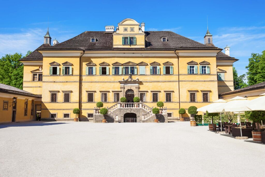 Schloss Hellbrunn mit Wasserspiele und Zoo