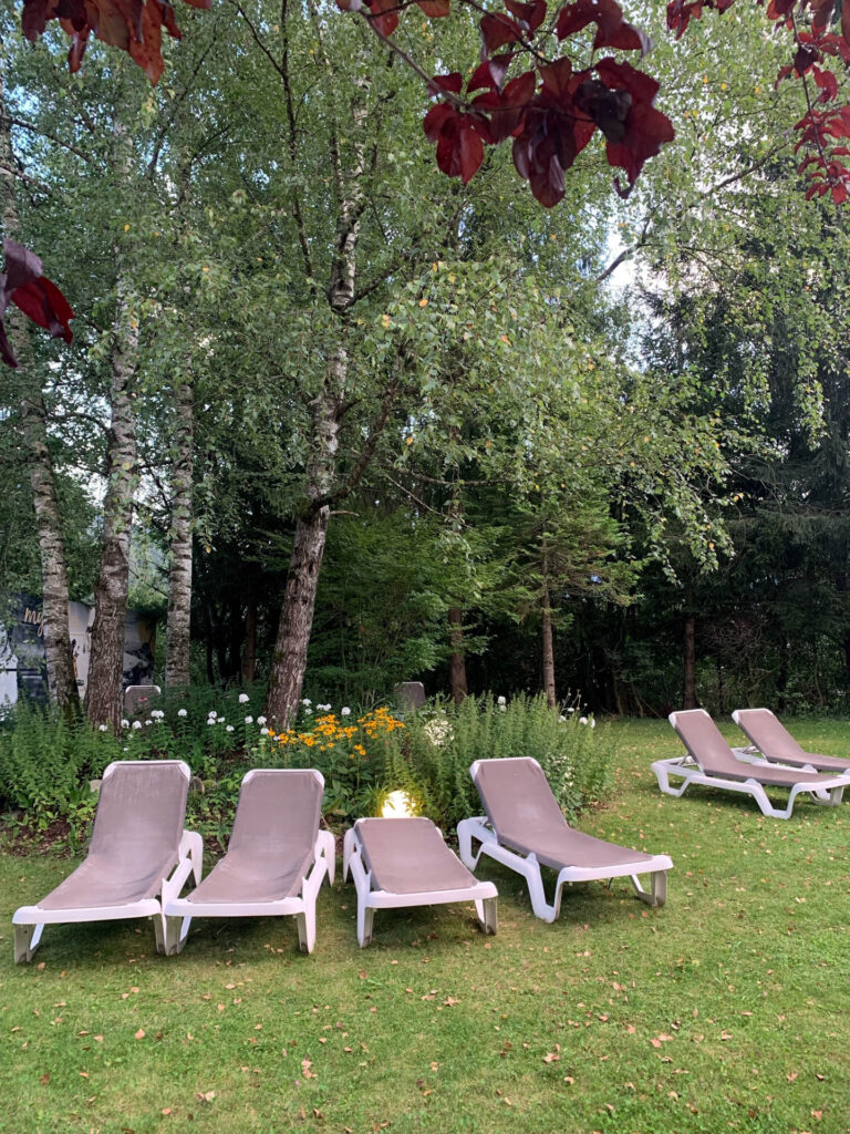 Liegen vor Garteninsel