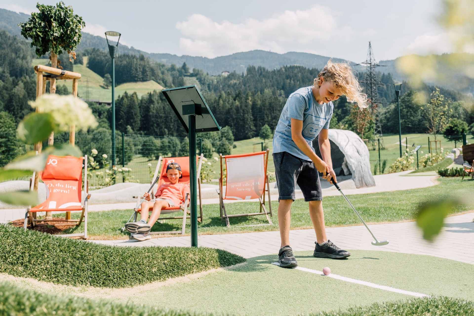 Minigolf im Sommer